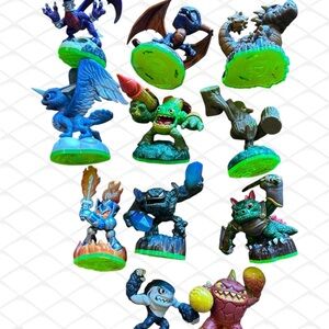 Skylanders Lot of 11 Action Figure Set - Multicolor